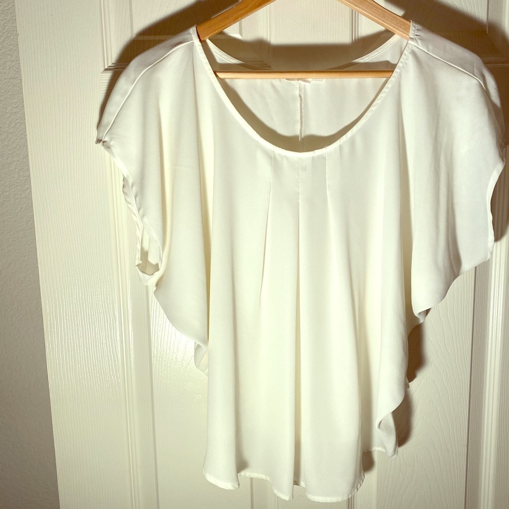 White polyester top great for a job interview👌🏽